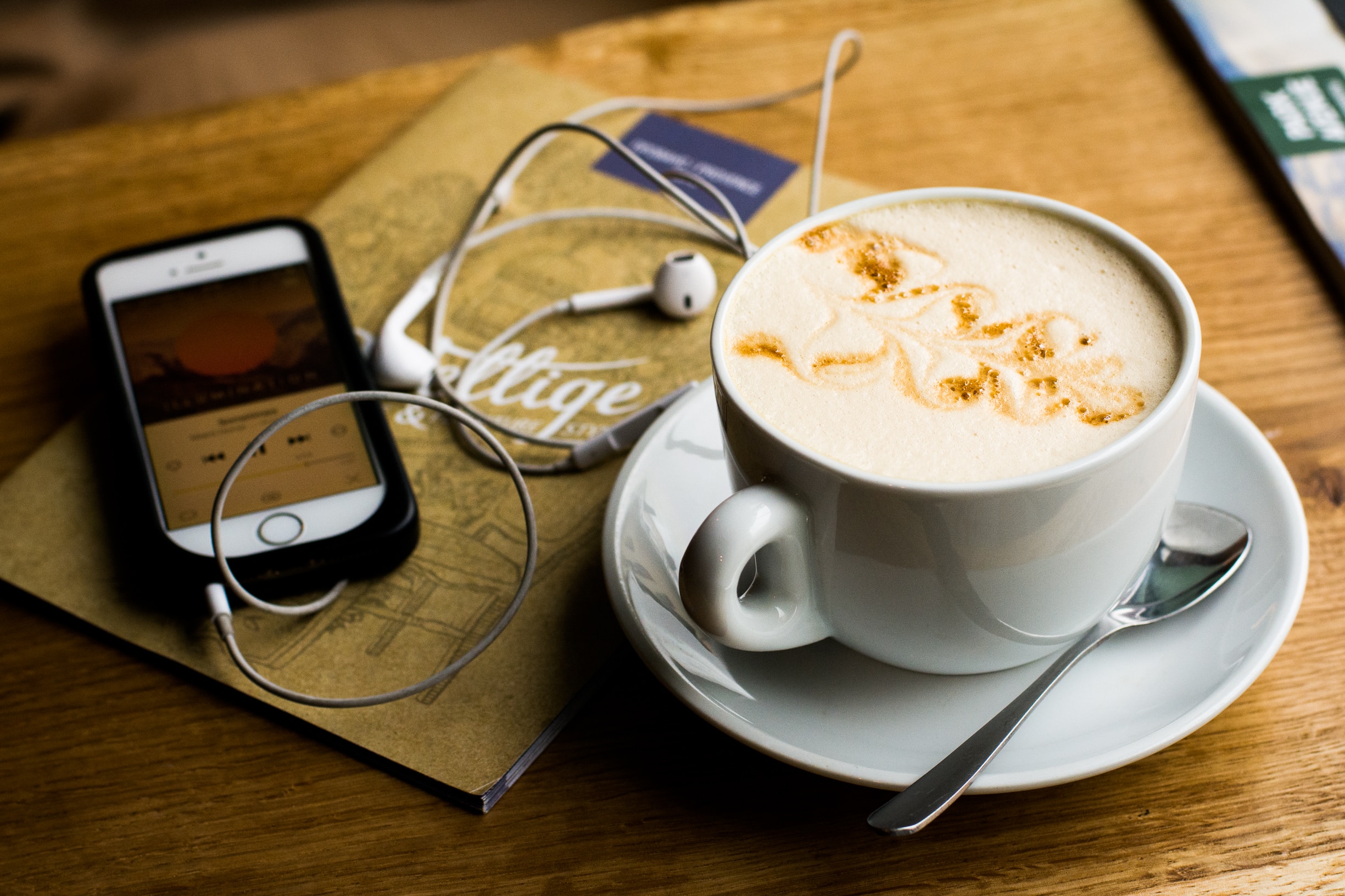 Working, 4 podcasts enrichissants pour tout savoir sur les coulisses du jeu