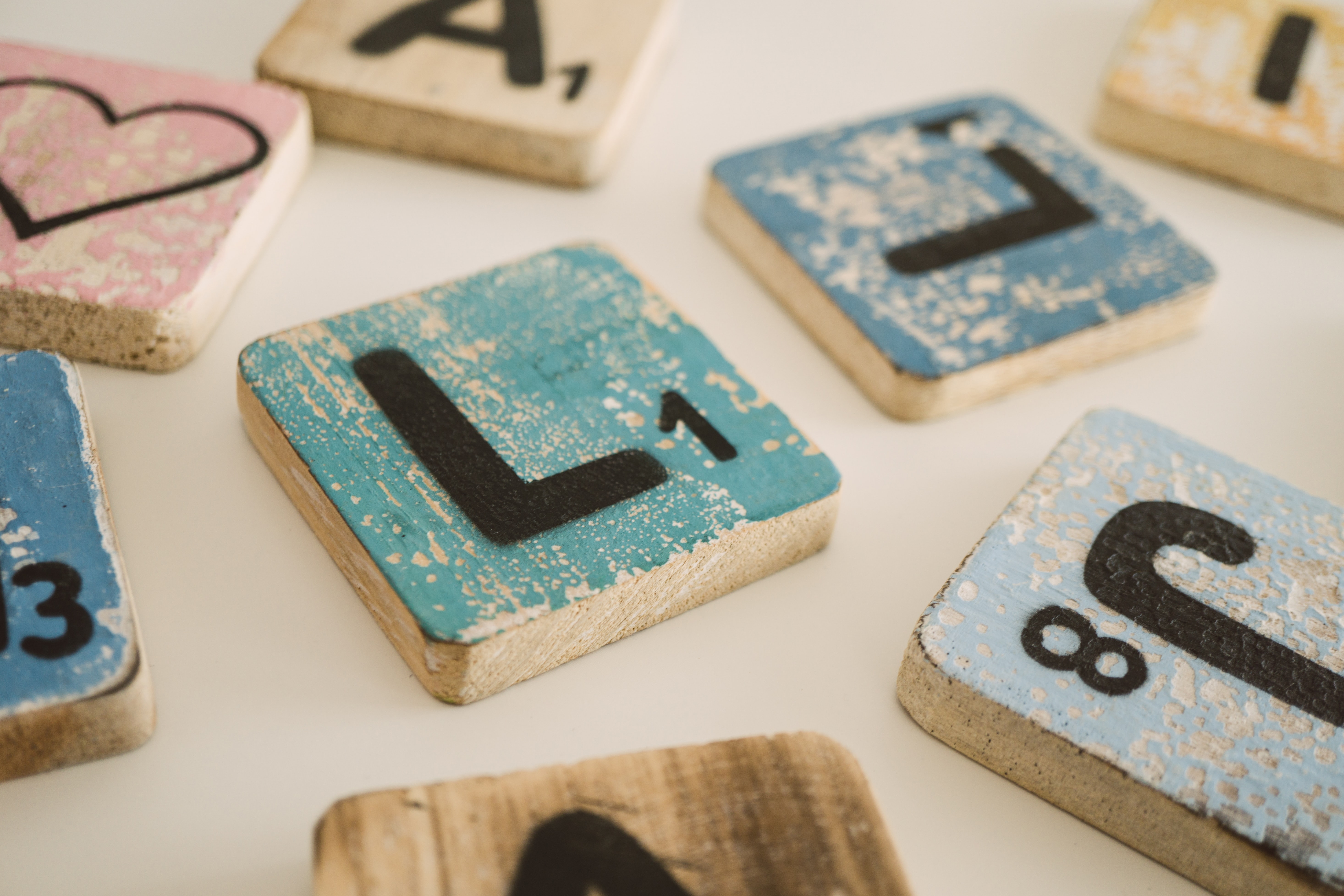 Le Scrabble va interdire l&rsquo;utilisation de plus de 200 mots à caractère racistes