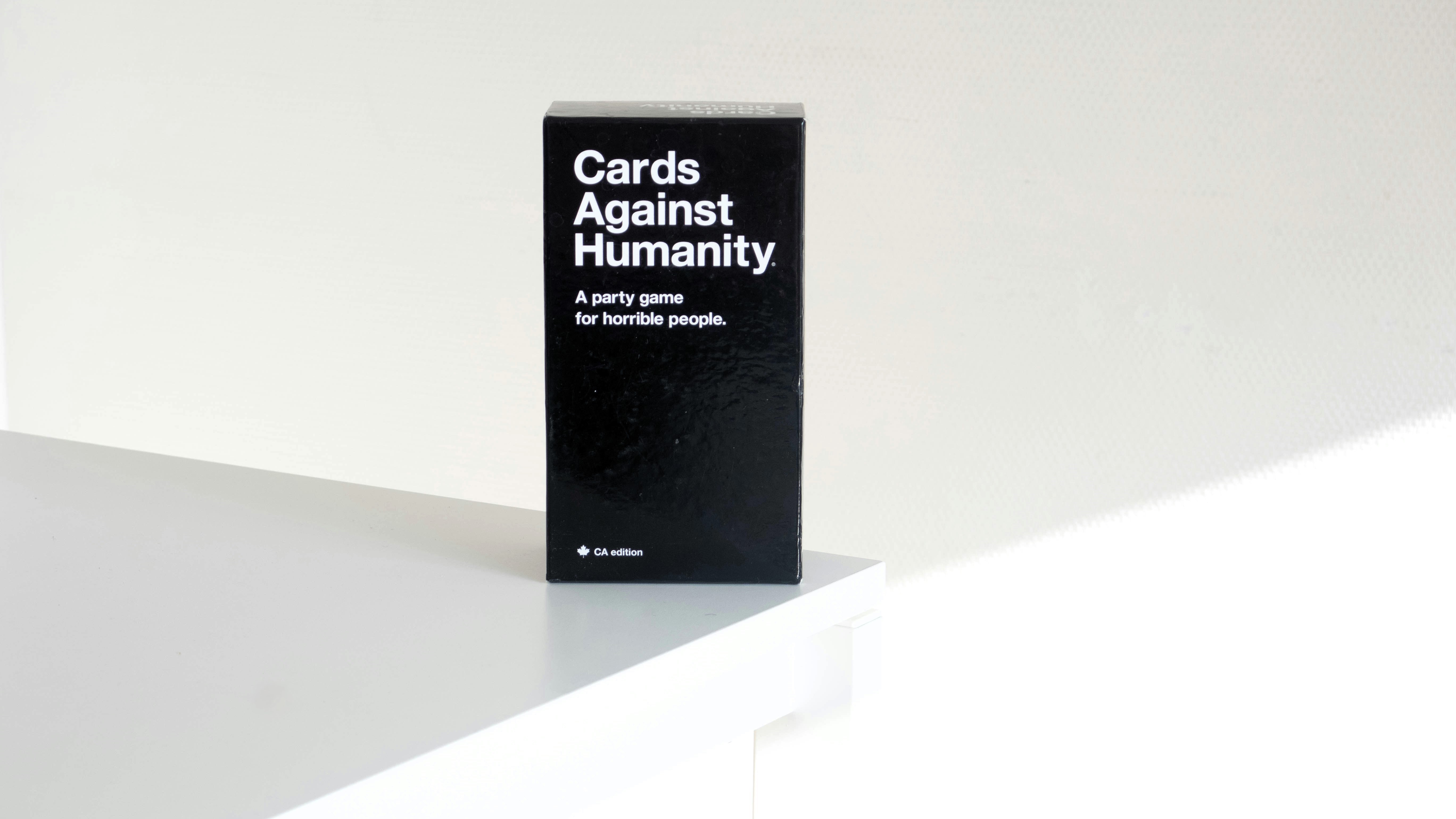 Le jeu Cards Against Humanity poursuit Elon Musk en justice